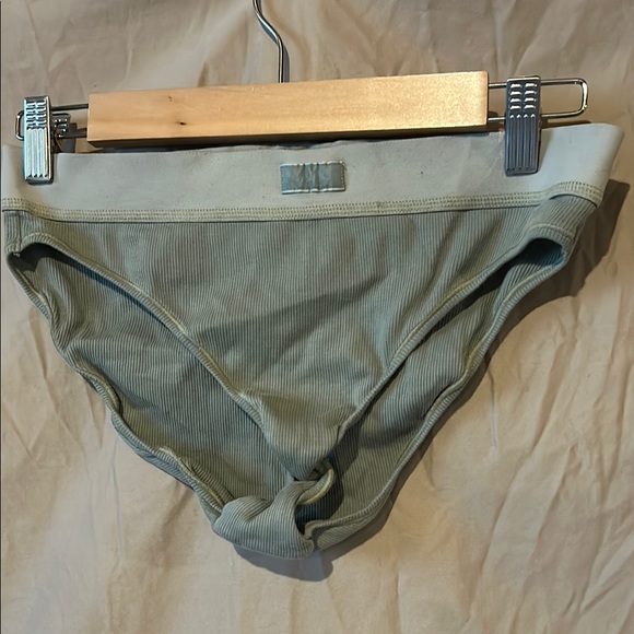 Skims underwear - Picture 1 of 3